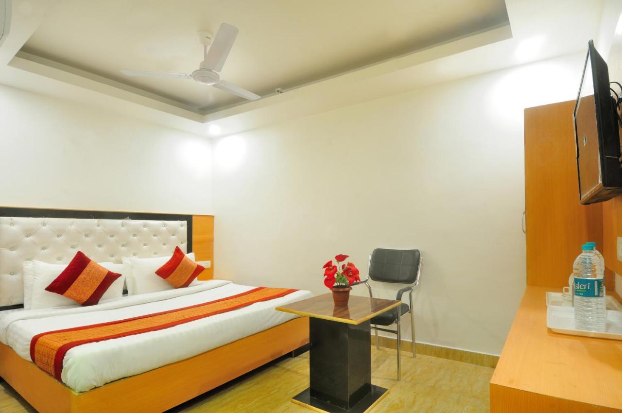 Hotel Noida Delight מראה חיצוני תמונה