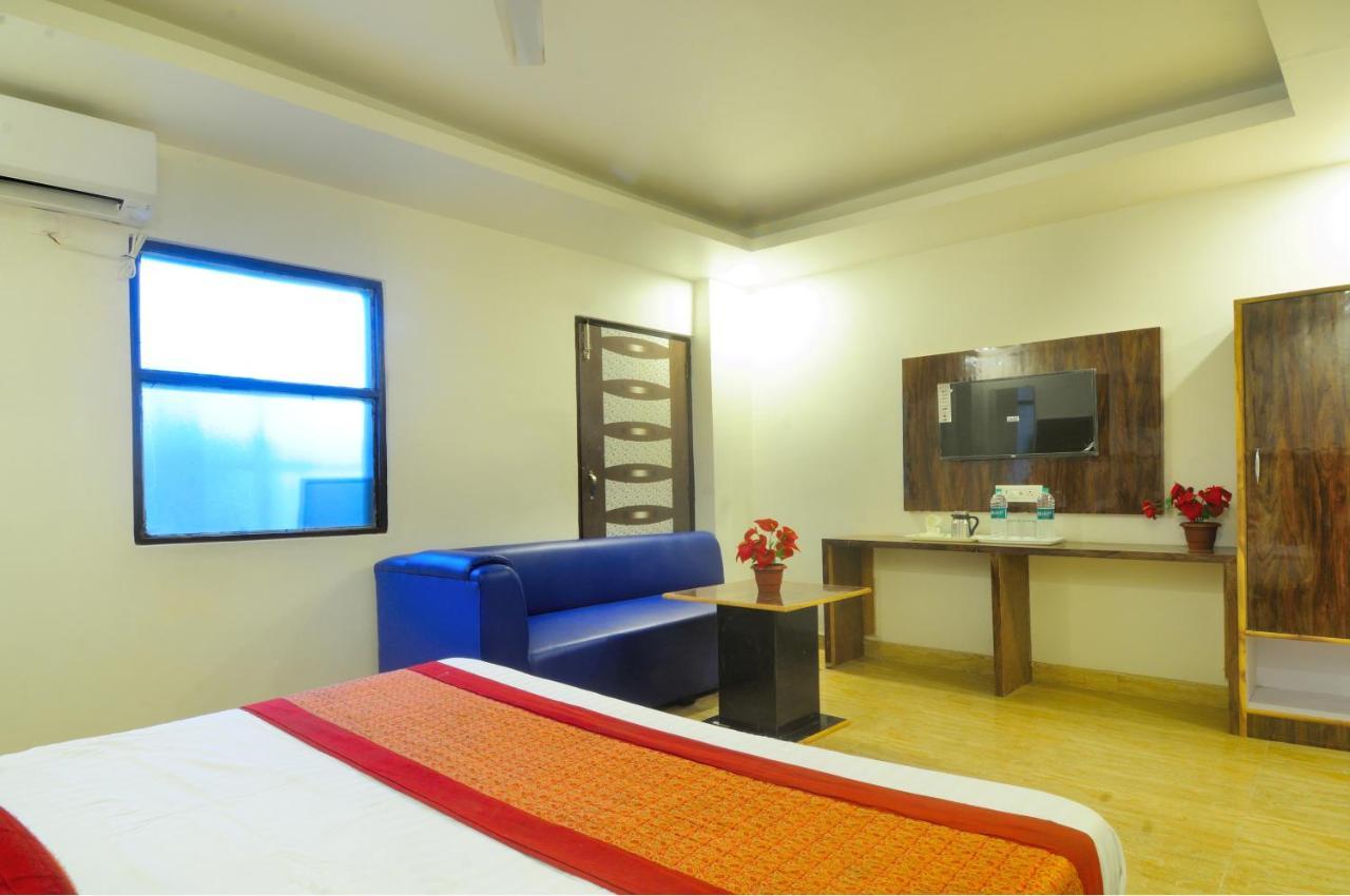 Hotel Noida Delight מראה חיצוני תמונה