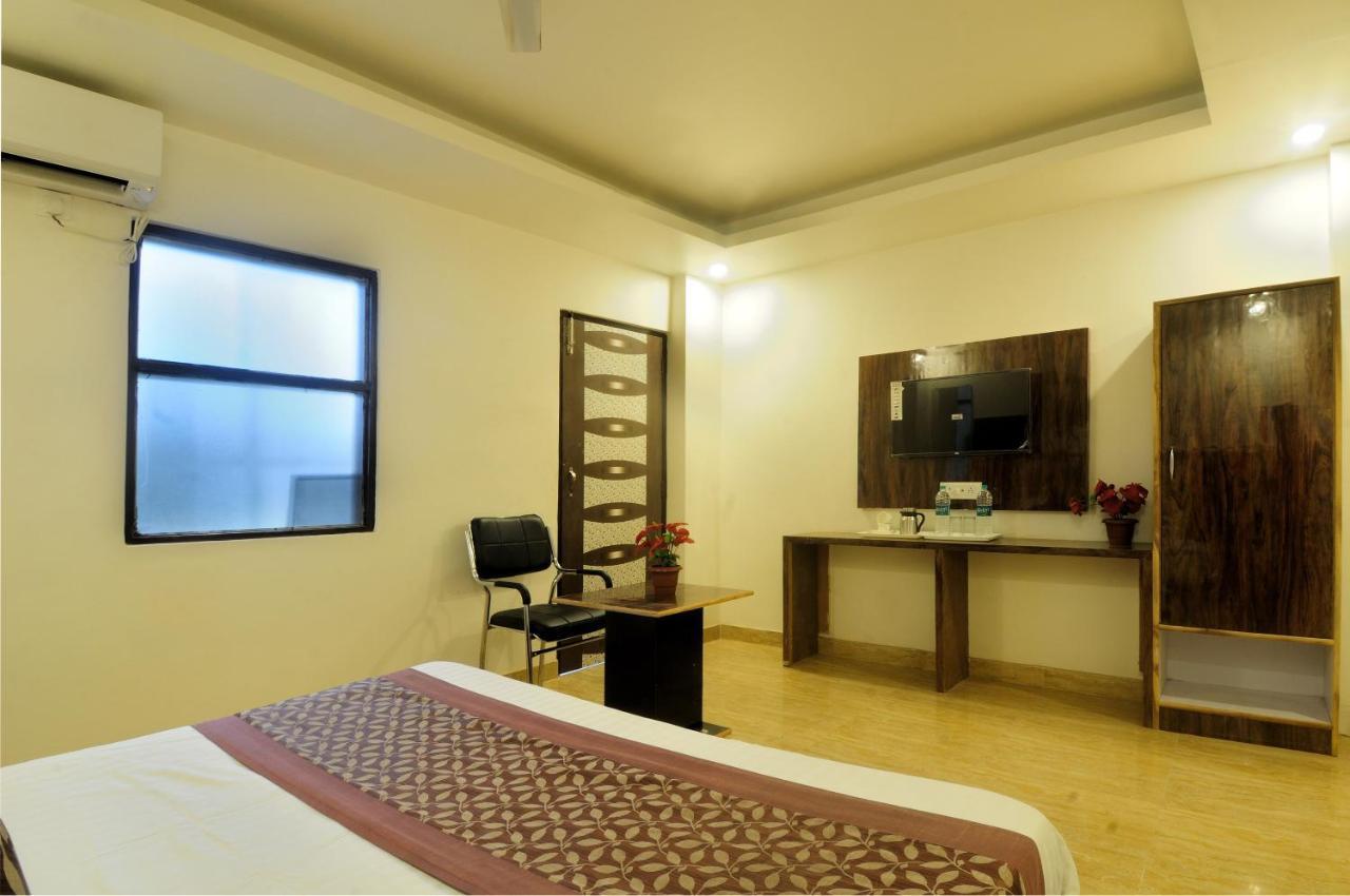 Hotel Noida Delight מראה חיצוני תמונה